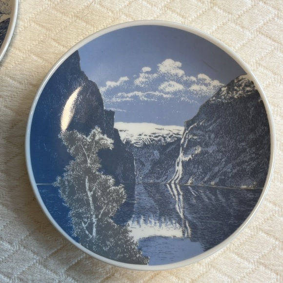 Set of 4 Porsgrund Norway plates, blue & white, scenes of Norway, fjord reindeer - Picture 2 of 11